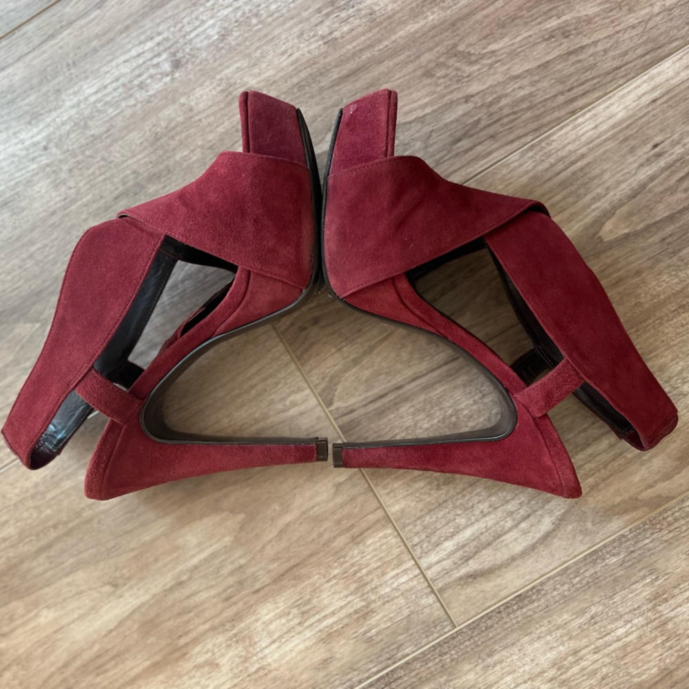 DVF burgundy suede platform stiletto heels. Size 9 in fair condition.